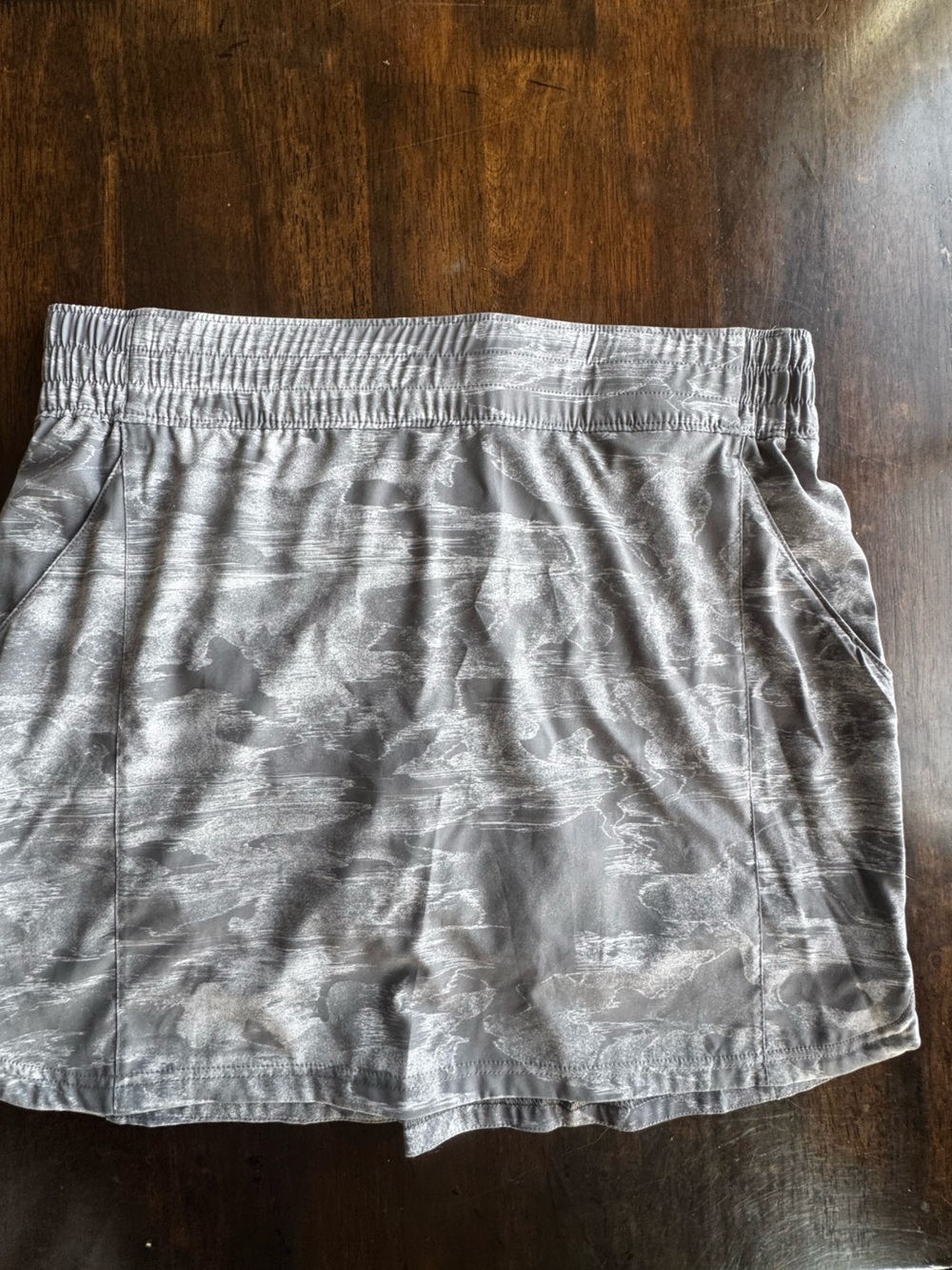Columbia Anytime Casual lined Skort in grey tonal camo print Excellent Size L